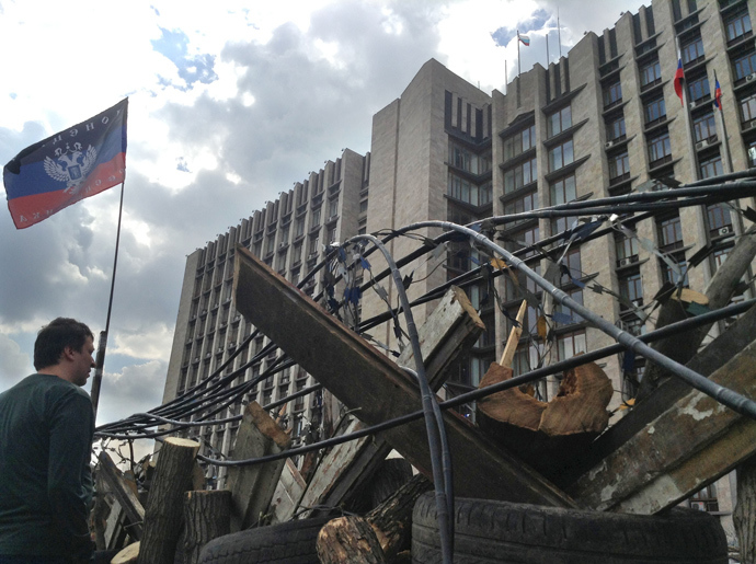 Barricades around the Donetsk regional administration, seized by protesters (RIA Novosti)