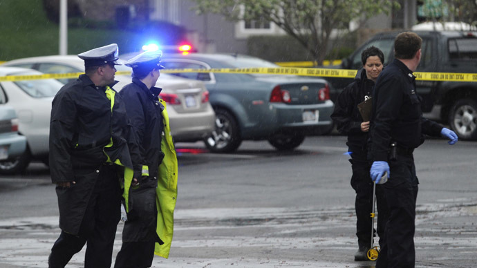 Authorities investigate the scene of a shooting at Village Shalom, an assisted living center in Overland Park, Kansas April 13, 2014. (Reuters/Dave Kaup)