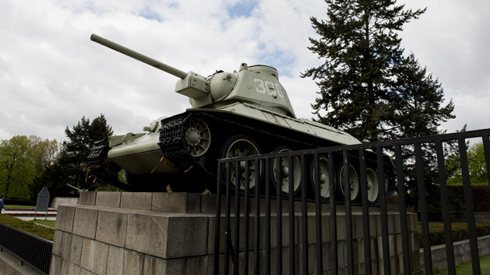 Germany critical of 'populist' call to remove tanks from Berlin Soviet WWII memorial — RT News