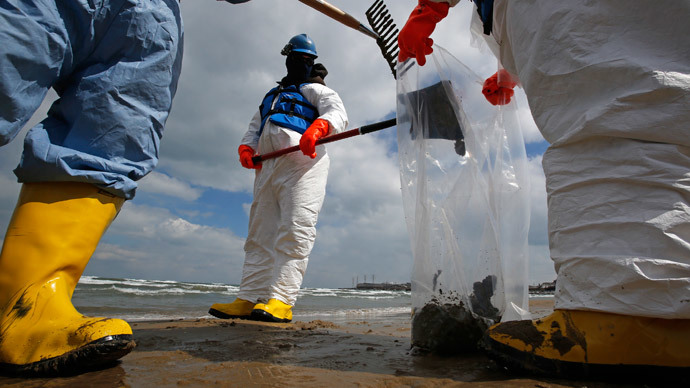 BP caps cash pipeline to research worst oil spill in US history