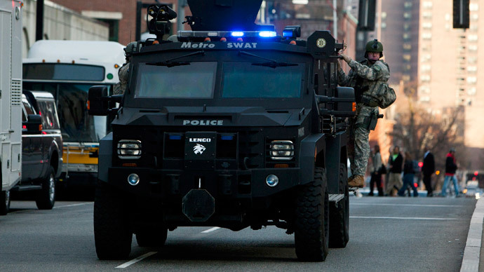 3 inmates hold officer hostage in Ohio jail