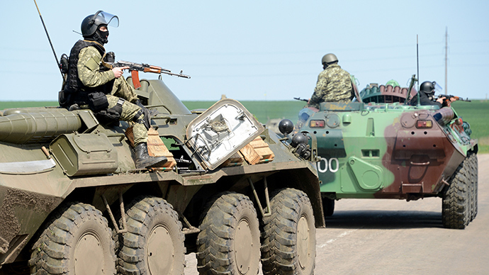 Forças especiais ucranianos tomar posição na cidade ucraniana oriental de Slavyansk 24 de abril de 2014 (Foto: AFP / Kirill Kudryavtsev)