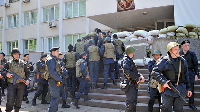 A szakadárok azt állítják, hogy körbezárták Mariupolt