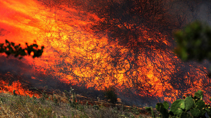 San Diego County fire prompts thousands of home evacuations