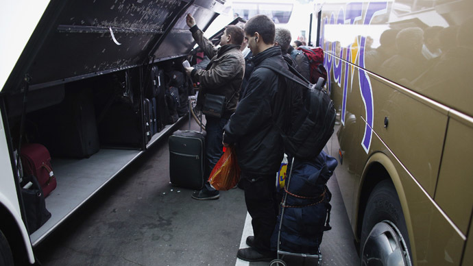 People put their luggage in a bus departing from Sofia's central bus station to London via Austria, Germany and France January 2, 2014. (Reuters/Stoyan Nenov )