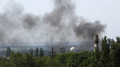 Smoke billows from Donetsk international airport during heavy fighting between Ukrainian and pro-Russian forces May 26, 2014. (Reuters/Yannis Behrakis)
