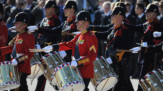 Soldiers parade during a joint French-Dutch D-Day commemoration ceremony in Arromanches, Normandy, on June 6, 2014, marking the 70th anniversary of the World War II Allied landings in Normandy. (AFP Photo)
