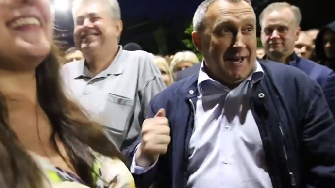 Ukrainian FM chants 'Putin - f**ker' at vandalized Russian embassy in Kiev