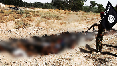 An image uploaded on June 14, 2014 on the jihadist website Welayat Salahuddin allegedly shows militants of the Islamic State of Iraq and the Levant (ISIL) executing dozens of captured Iraqi security forces members at an unknown location in the Salaheddin province. (AFP Photo)
