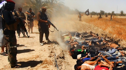 A file image uploaded on June 14, 2014 on the jihadist website Welayat Salahuddin allegedly shows militants of the Islamic State of Iraq and the Levant (ISIL) executing dozens of captured Iraqi security forces members at an unknown location in the Salaheddin province (AFP Photo / HO)