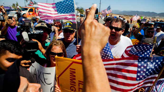 Demonstrators picketing against the arrival of undocumented migrants who were scheduled to be processed at the Murrieta Border Patrol Station block the buses carrying the migrants in Murrieta, California July 1, 2014.(Reuters / Sam Hodgson )