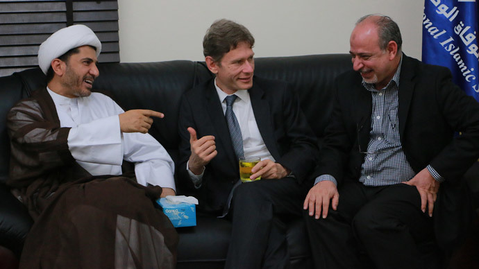 Bahrain expels top US diplomat after meeting with main opposition group