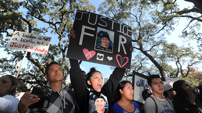 ARCHIVE PHOTO: Vanessa Lopez, 15, holds a placard (in black) as she joins hundreds of protesters at Santa Rosa Junior College demanding justice for Andy Lopez Cruz in Santa Rosa, California October 29, 2013 (Reuters / Noah Berger)