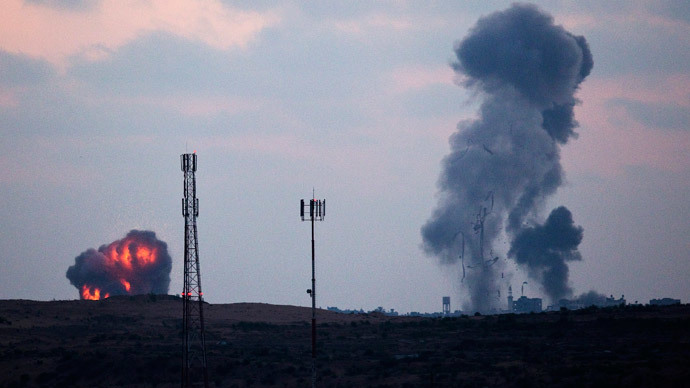 Smoke rises after an Israeli air strike in northern Gaza July 8, 2014. (Reuters / Amir Cohen)