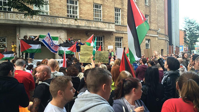 British Bulls T Corporation Protest In Belfast Accuses Bbc Of Biased Gaza Coverage — Rt Uk