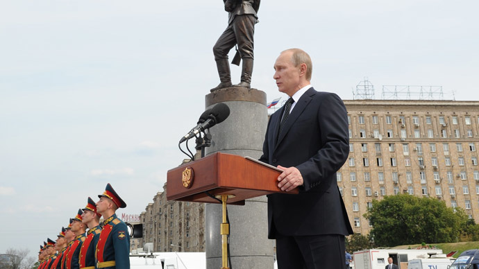 President Vladimir Putin speaks at a ceremony to unveil a monument to WWI heroes on Poklonnaya Hill. (RIA Novosti/Aleksey Nikolskyi)