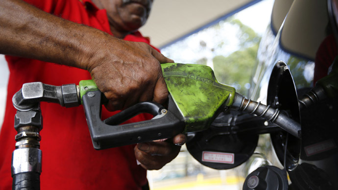Venezuela closes Colombian border to crack down on contraband