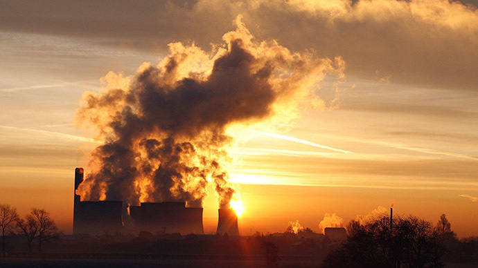 A coal-fired UK power station emits plumes of noxious gas. (Reuters / Phil Noble)