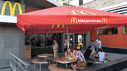 People sit outside a closed McDonald's restaurant in Moscow, August 20, 2014. (Reuters / Tatyana Makeyeva)
