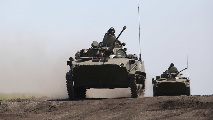 A column of BMD-2 airborne combat vehicles move towards the assembly area of combined forces of the Central Military District and airborne troops at the Chebarkul firing range as part of a sudden operational readiness test.(RIA Novosti / Vladislav Belogrud)
