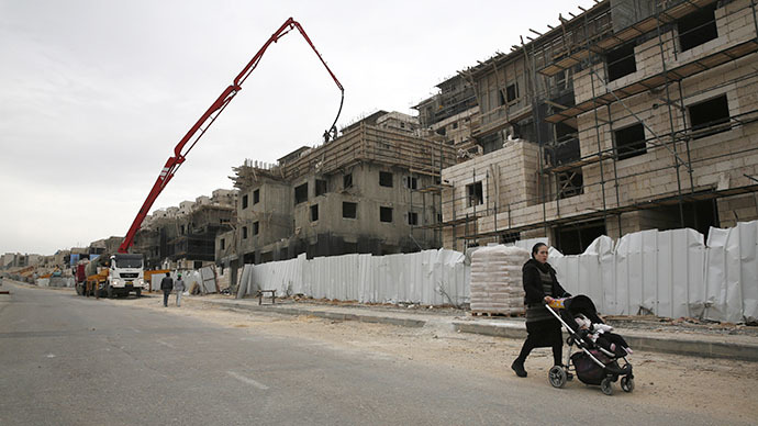 File photo. An ultra-Orthodox Jewish woman walks past a construction site in the West Bank Jewish settlement of Beitar Ilit. (Reuters / Baz Ratner)