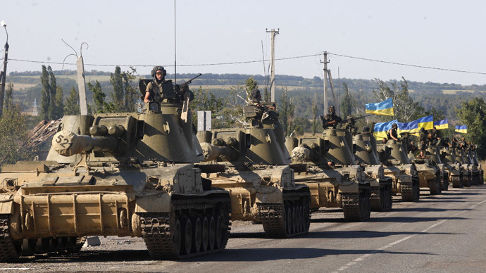 A column of Ukrainian tanks travels in Donetsk region on September 3, 2014.(AFP Photo / Anatolii Stepanov)