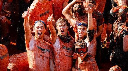 Participants are covered with pulp at the Dam square in Amsterdam after joining a tomato fight on September 14, 2014 in to protest the Russian boycot of the European fruit and vegetables. (AFP Photo/ANP)