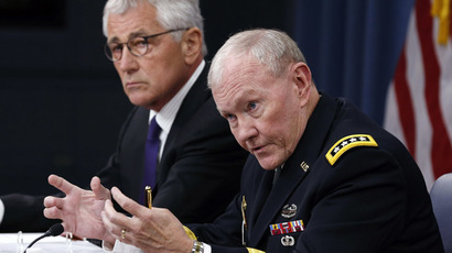U.S. Secretary of Defense Chuck Hagel (L) listens as Chairman of the Joint Chiefs of Staff Gen. Martin Dempsey talks in a press briefing at the Pentagon in Washington, September 26, 2014. (Reuters/Larry Downing)