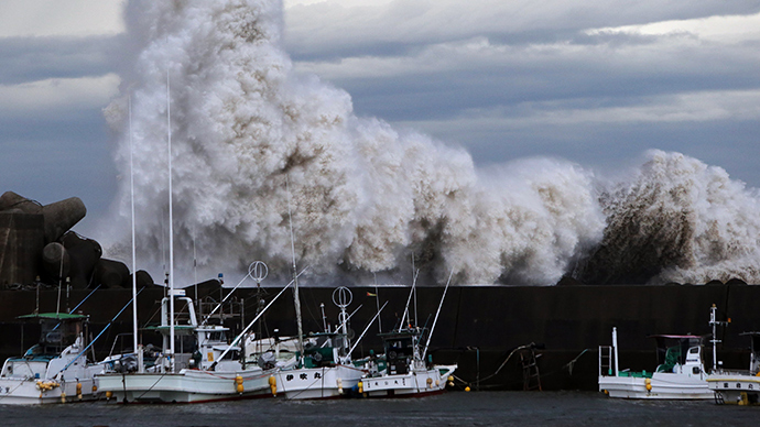 Typhoon hits Japan: 50 injured, 4 swept out to sea, Tokyo drenched