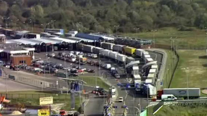 100s of Ukraine soldiers protest in front of presidential administration