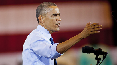 U.S. President Barack Obama speaks at a campaign rally for Democratic challenger for Wisconsin Governor Mary Burke at North Devision High School on October 28, 2014 in Milwaukee (AFP Photo)