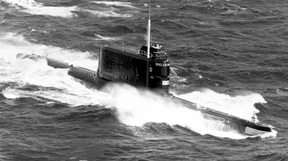An aerial starboard bow view of a Soviet Golf II class ballistic missile submarine underway. (image from wikipedia.org y Victor12)