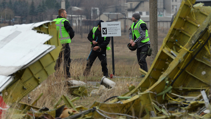 Dutch experts work at Malaysia Airlines Flight MH17 Amsterdam - Kuala Lumpur crash site.
(RIA Novosti / Alexey Kudenko)
