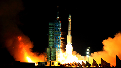 China's Long March-2F/H rocket carrying the unmanned spacecraft Shenzhou-VIII blasts off from the Jiuquan Satellite Launch Centre in the northwestern province of Gansu at 5:58 am (2158 GMT) on November 1, 2011 (AFP Photo)