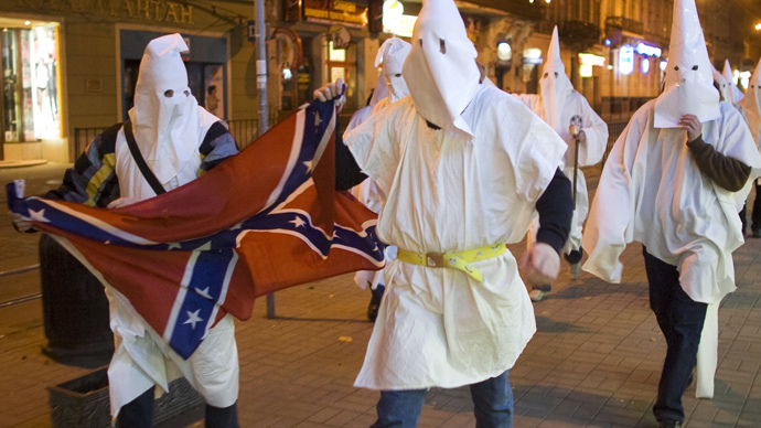 KKK’s ‘white pride’ billboard stirs controversy in Arkansas — RT America