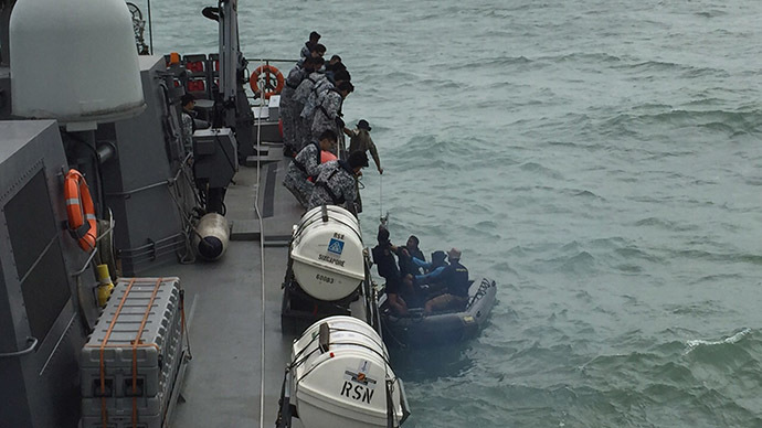 AirAsia jet tail found in Java Sea, first images released (PHOTO)