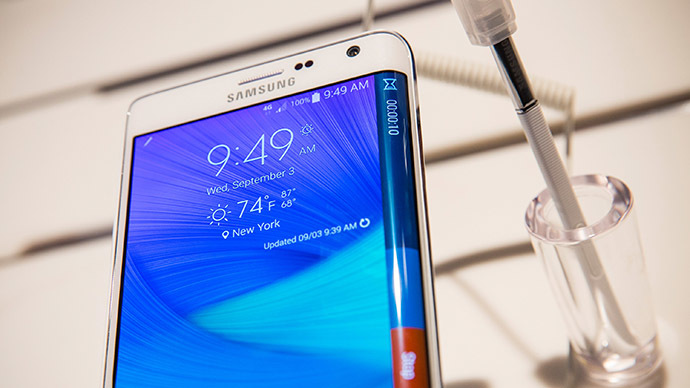 Samsung forecasts 37% income fall