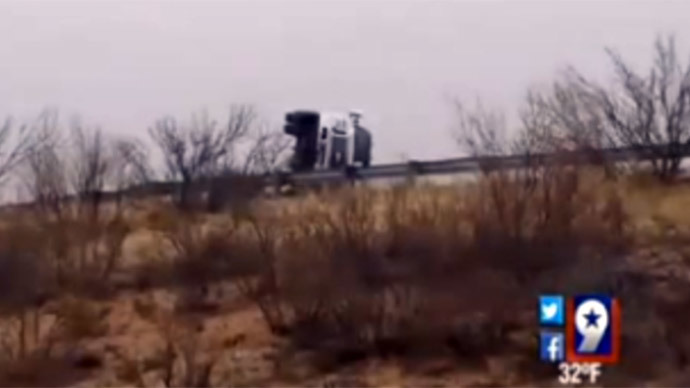 At least 10 killed as bus carrying prisoners slides off overpass in Texas