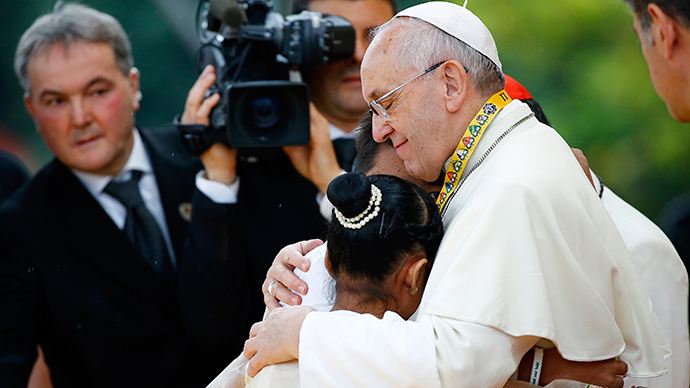 Pope Francis embraces a boy and a girl during a meeting with young people at Manila university, January 18, 2015 (Reuters / Stefano Rellandini)