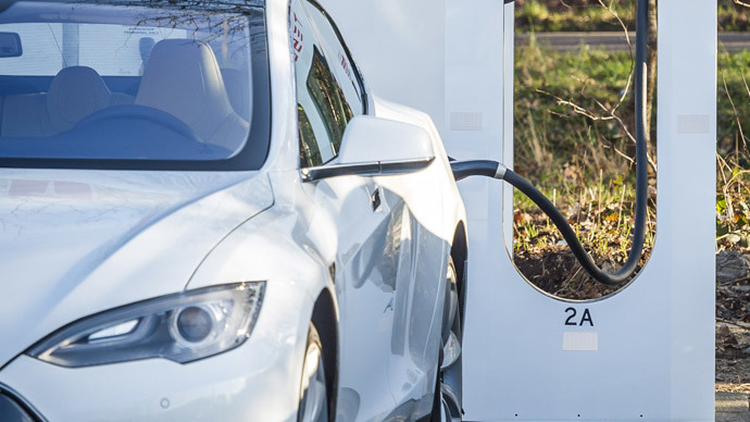 Plunging oil prices could kill electric and hyrbid cars