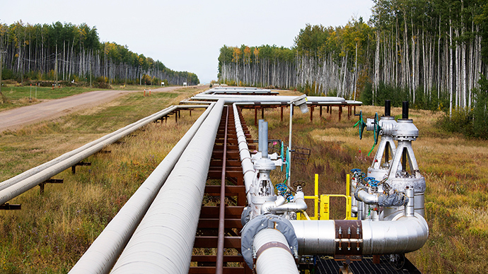 Plunging prices force oil majors to cut billions in spending