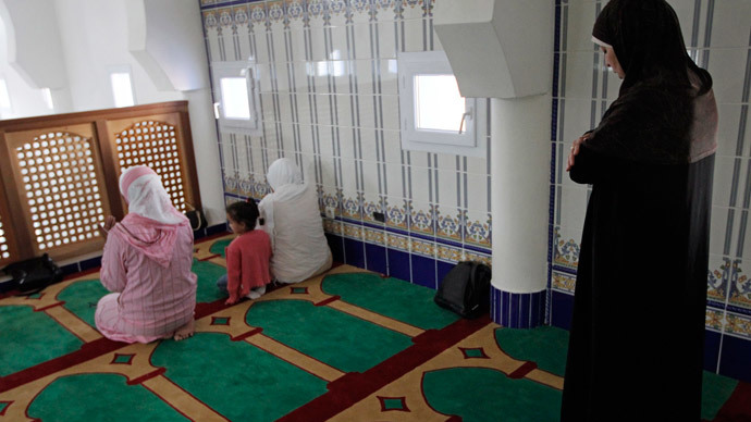 Artist pulls prayer rug installation from French exhibition after Muslim warnings