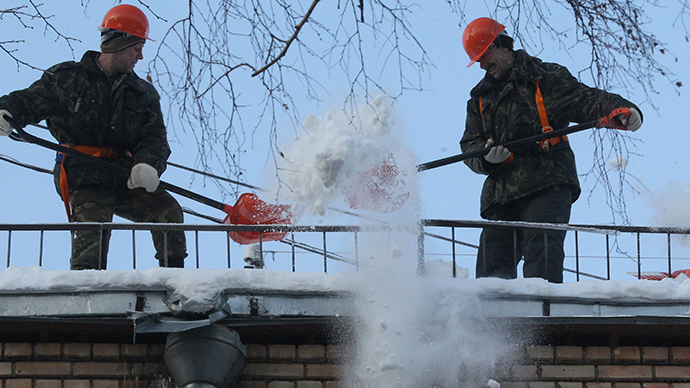 'Pretty hard workout': Gym in Sweden offers free snow cleanup