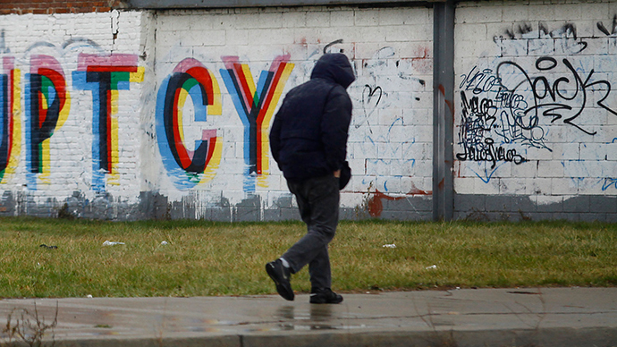 Good Samaritans donate to Detroit man who walks 21 miles to work each day