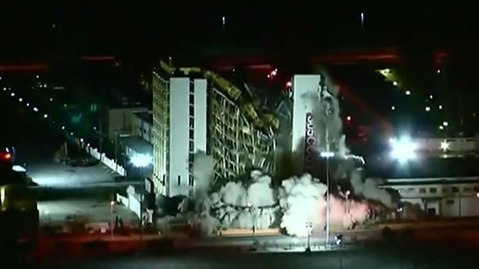 ‘Lucky 13’: Demolition of Debbie Reynolds’ Vegas hotel caught on camera (VIDEO)