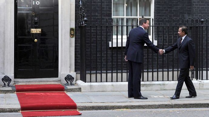 Cameron meets Sultan of Brunei, renews British garrison deal