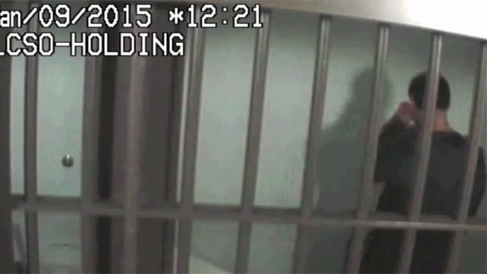 Faux-lice brutality: Jailed man punches self 45 times, blames cops