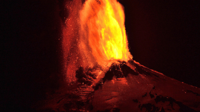 Chile volcano sends spectacular pillar of fire into night sky (VIDEO)