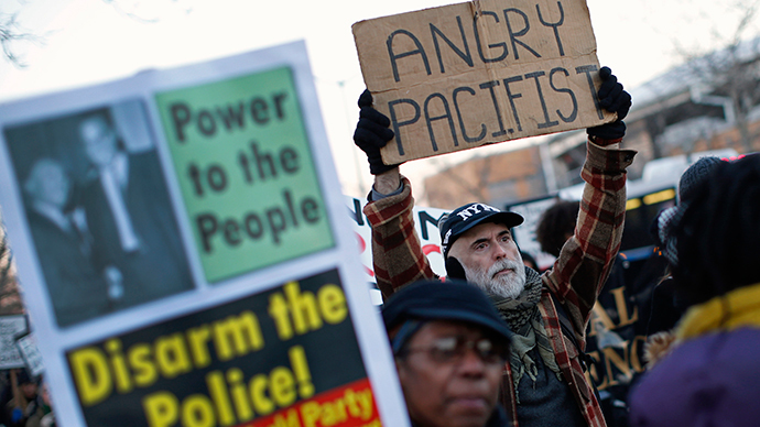 ‘Searing’ DOJ probe finds ‘distrust & hostility’ between police and Ferguson residents