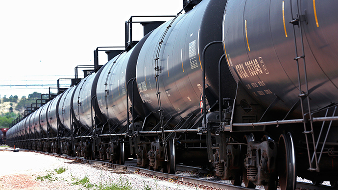 Crude oil train derails, catches fire in Illinois (PHOTOS)
